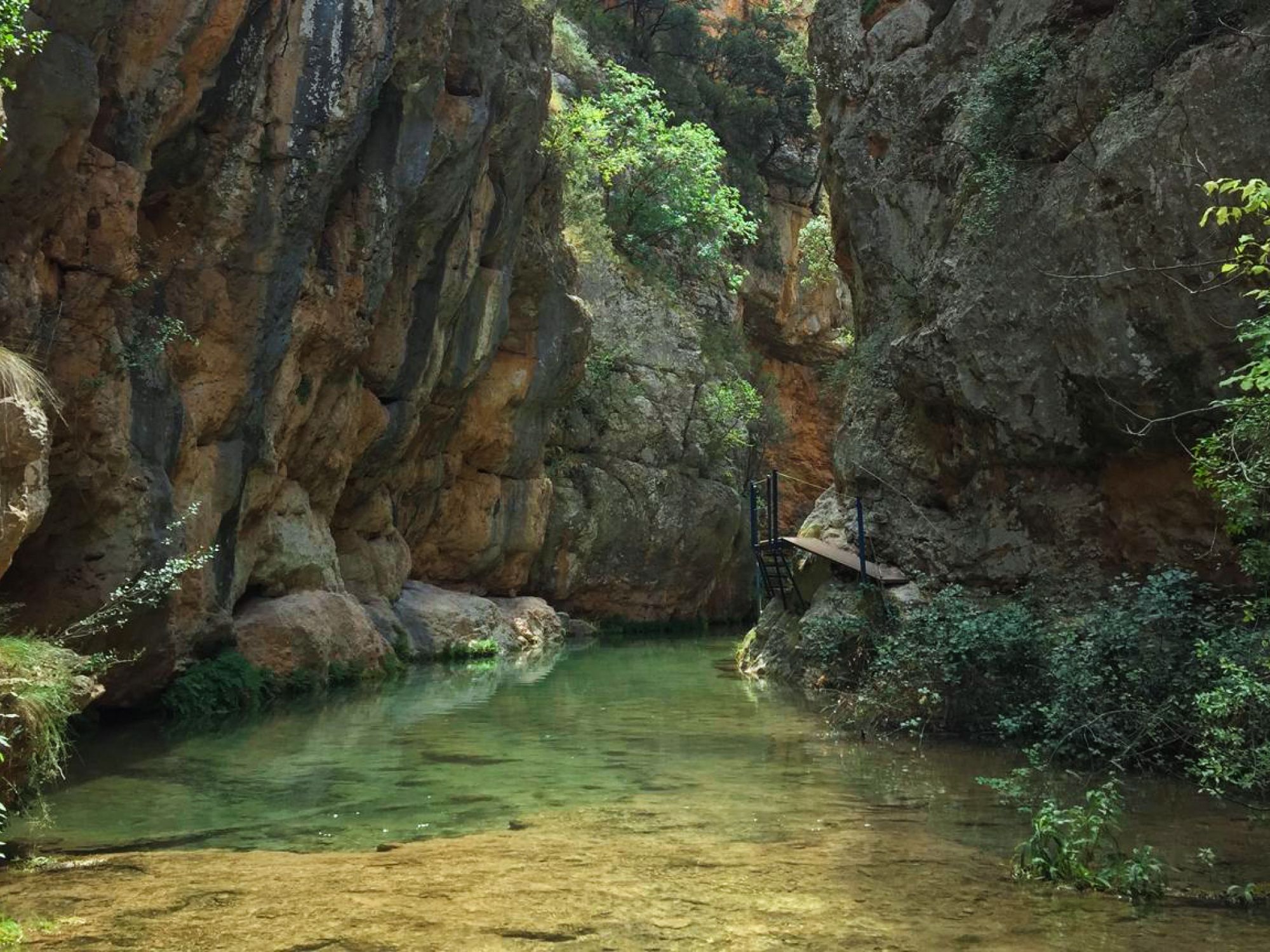 La Aldaba -  foto de río con pasarelas naturaleza